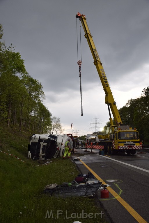 VU Gefahrgut LKW umgestuerzt A 4 Rich Koeln Hoehe AS Gummersbach P293.JPG - Miklos Laubert